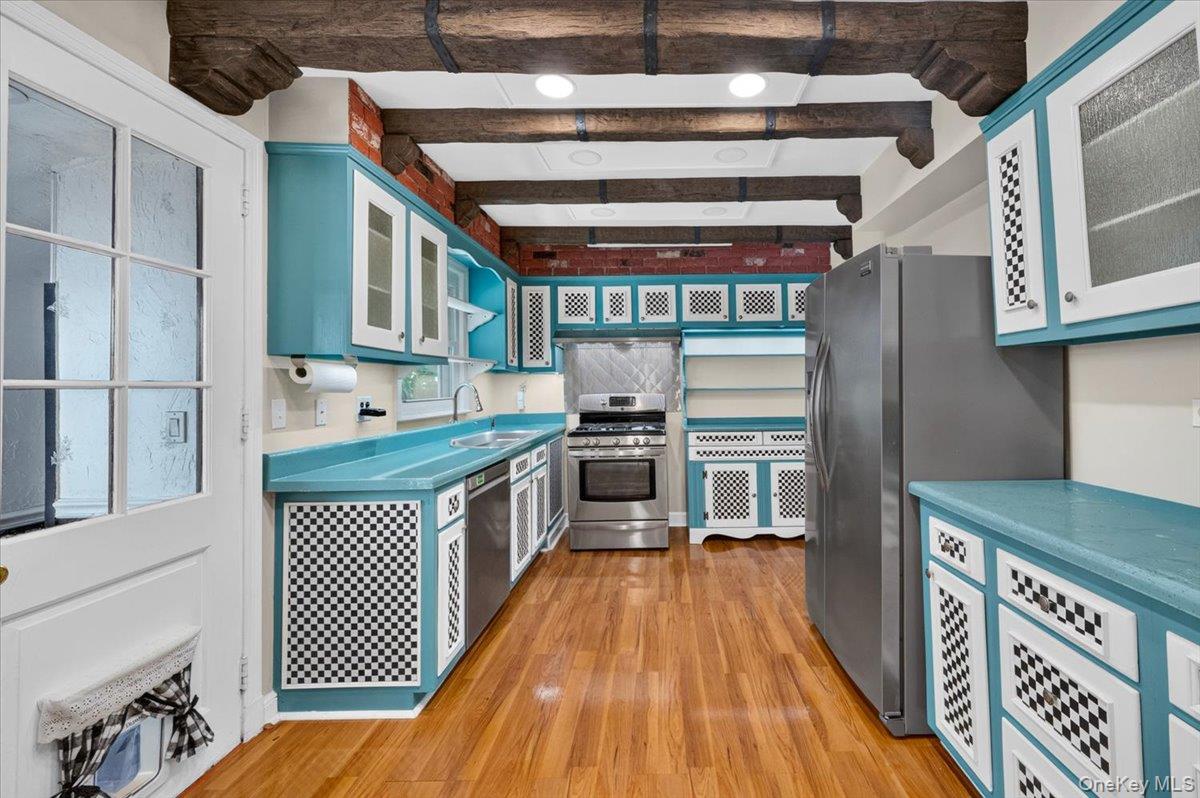 1155 Webster Avenue Property Photo 9