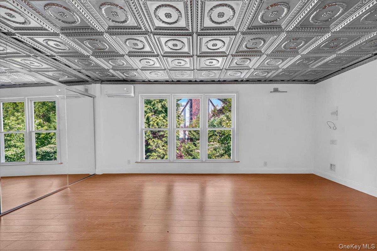 1155 Webster Avenue Property Photo 19