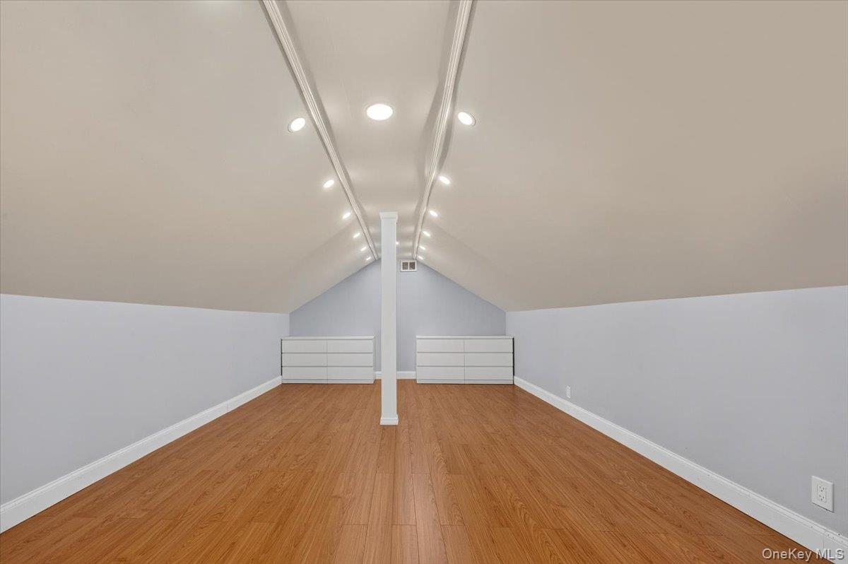1155 Webster Avenue Property Photo 21