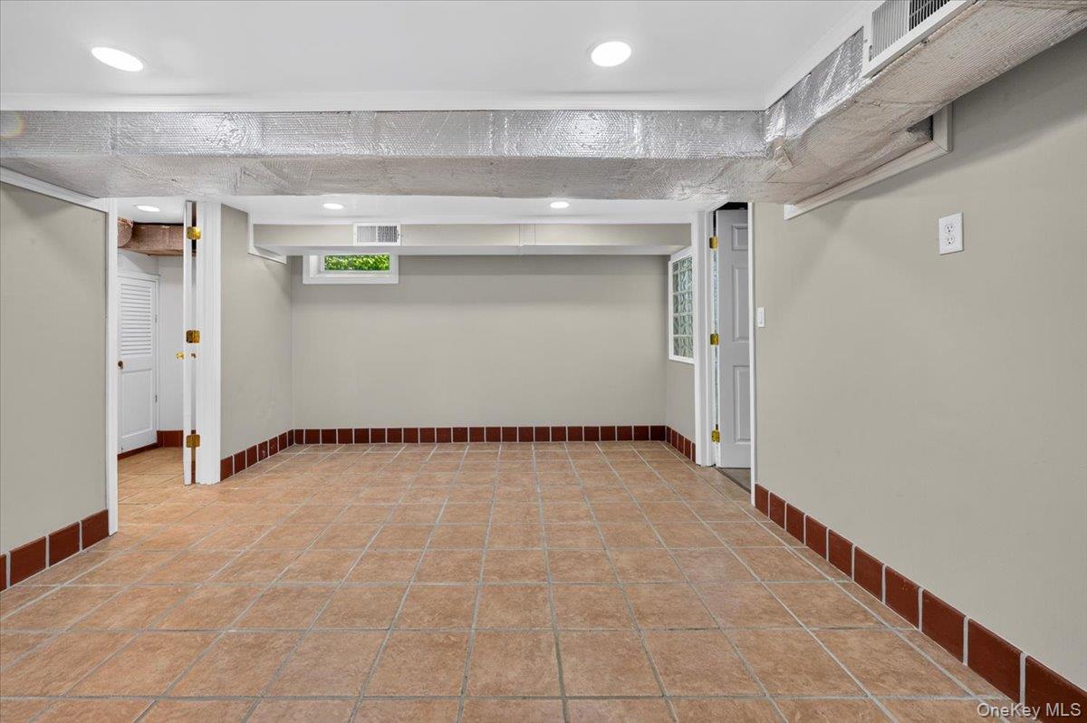 1155 Webster Avenue Property Photo 29