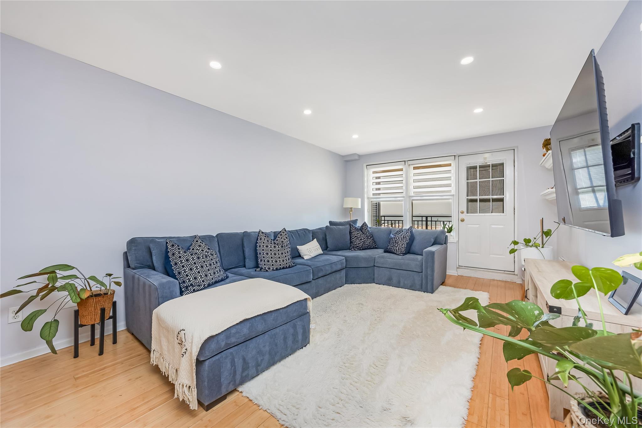 1 E Broadway 5g Property Photo 2