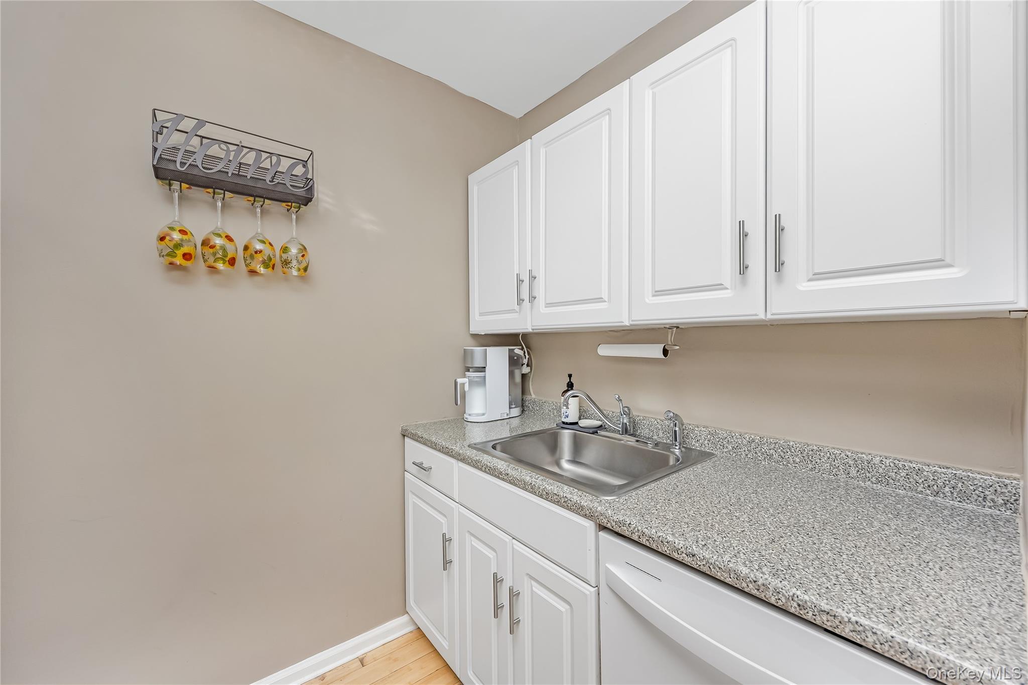 1 E Broadway 5g Property Photo 13