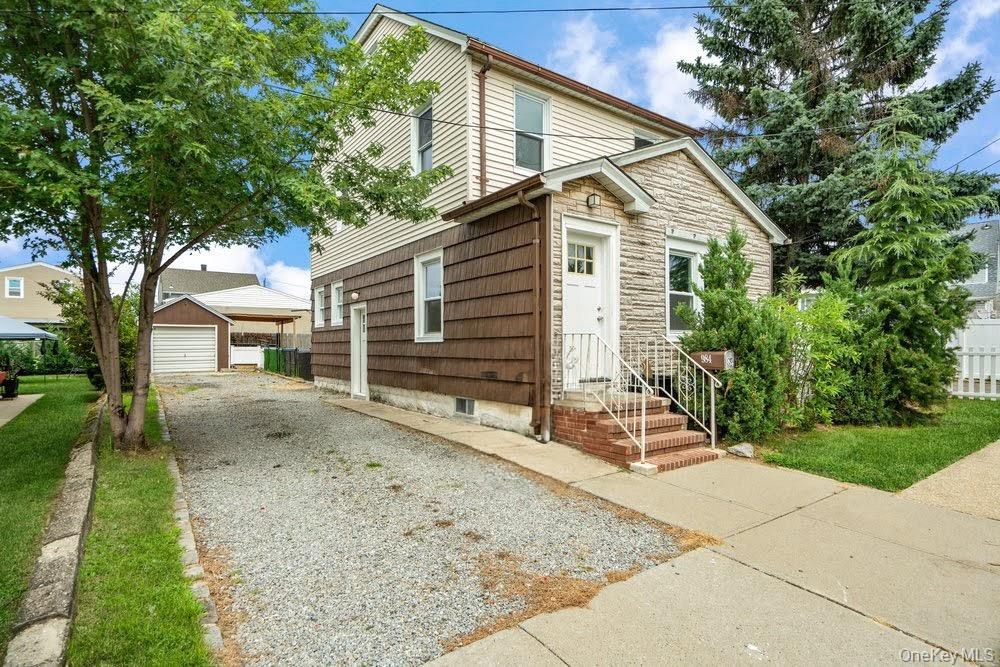 984 Maxwell Street Property Photo 2