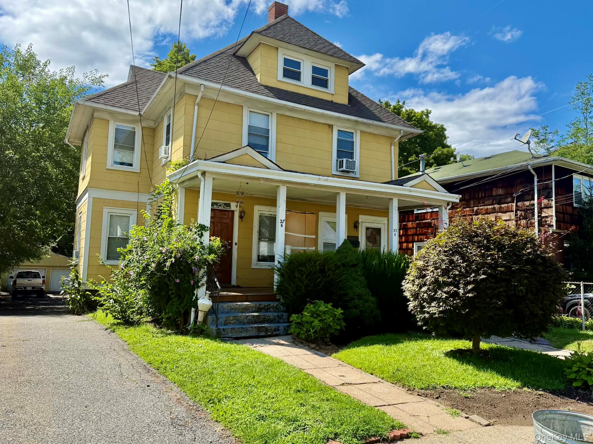 37 Riverside Drive B Property Photo 1