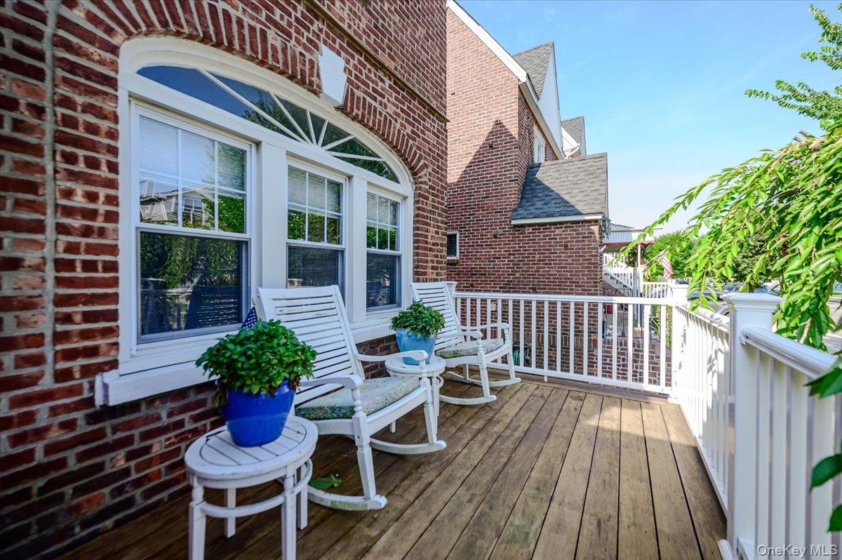 516 W Market Street Property Photo 2