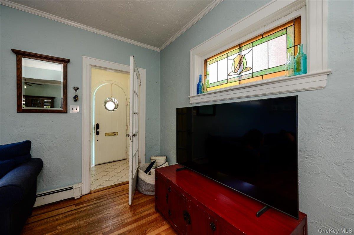 516 W Market Street Property Photo 4