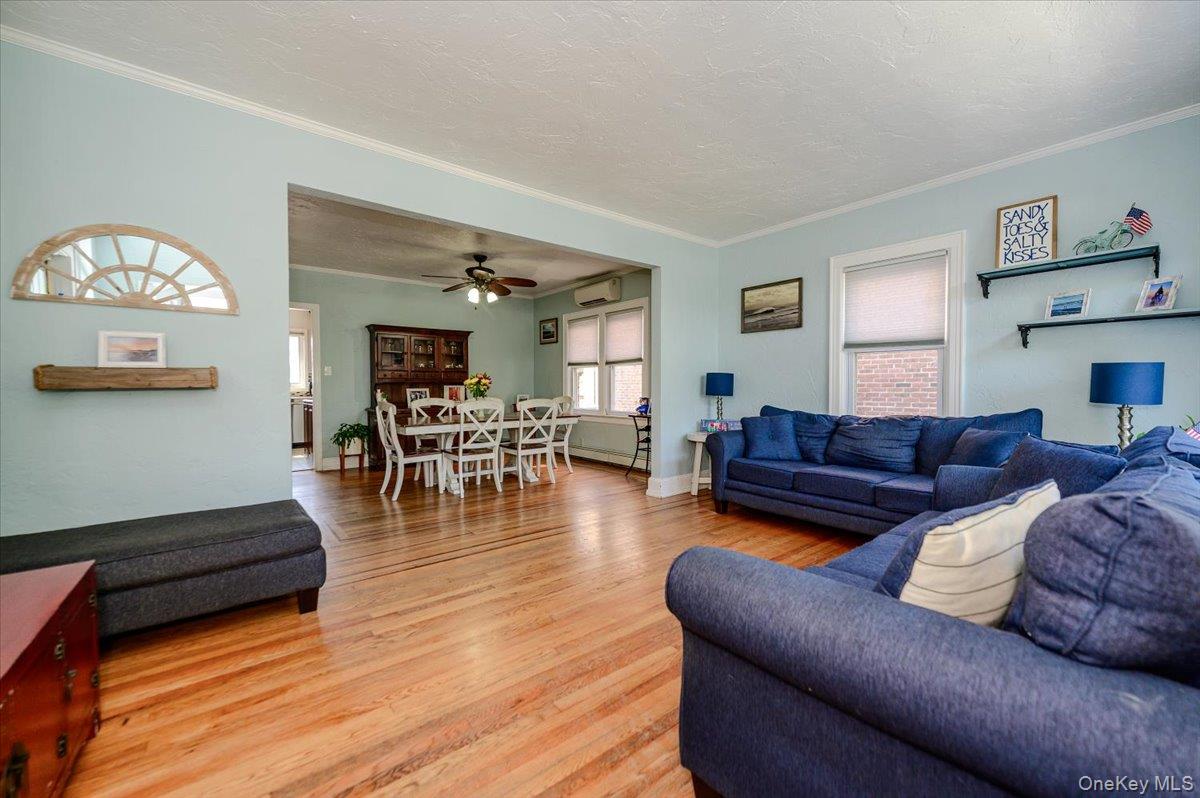 516 W Market Street Property Photo 5