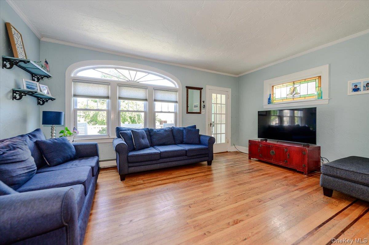 516 W Market Street Property Photo 6