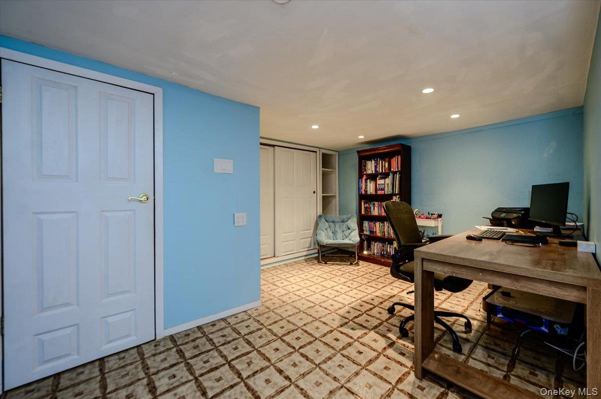 516 W Market Street Property Photo 20