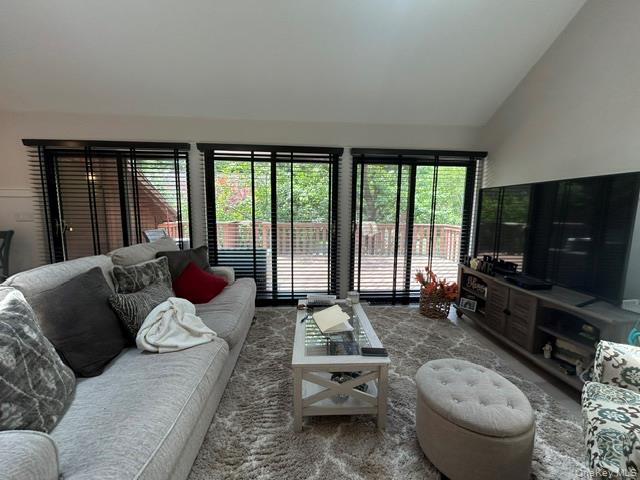 5 Lakeview Terrace Property Photo 7