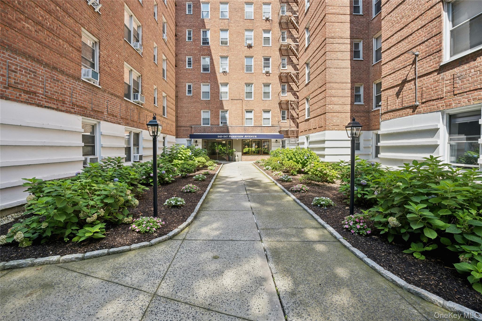 247 Parkview Avenue 3p Property Photo 1