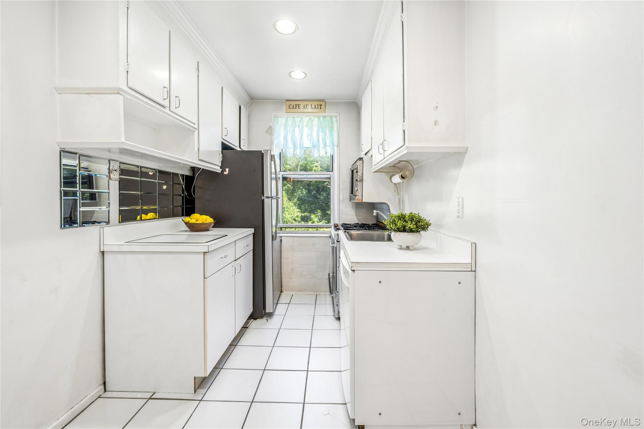 247 Parkview Avenue 3p Property Photo 9