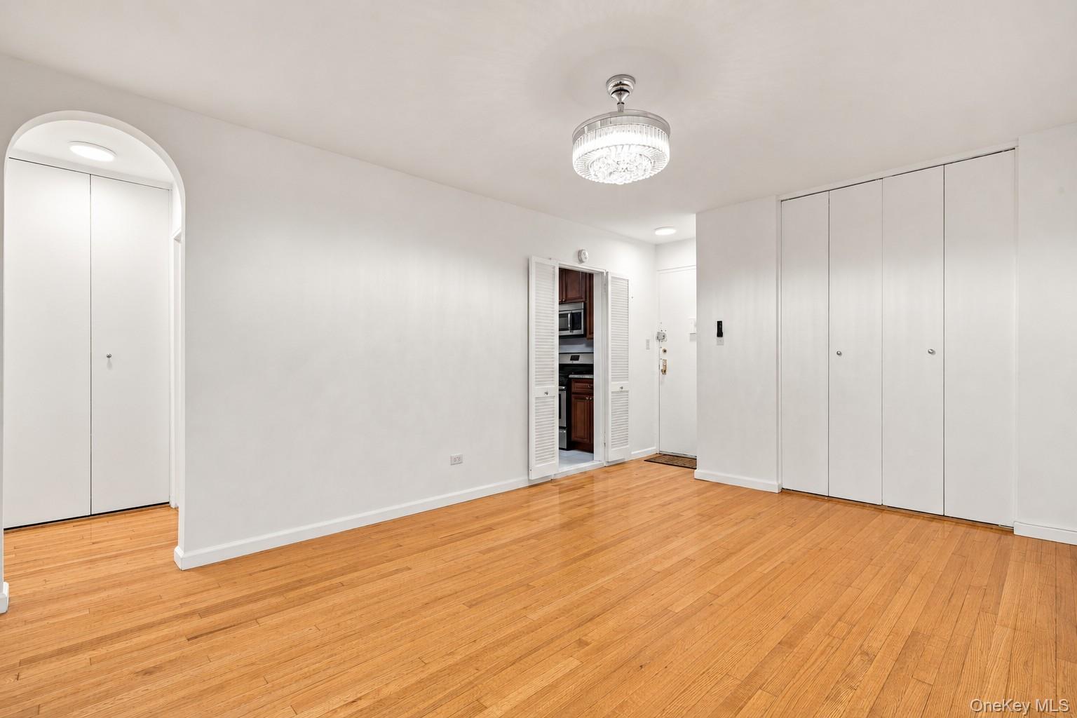 665 Thwaites Place 3a Property Photo 3