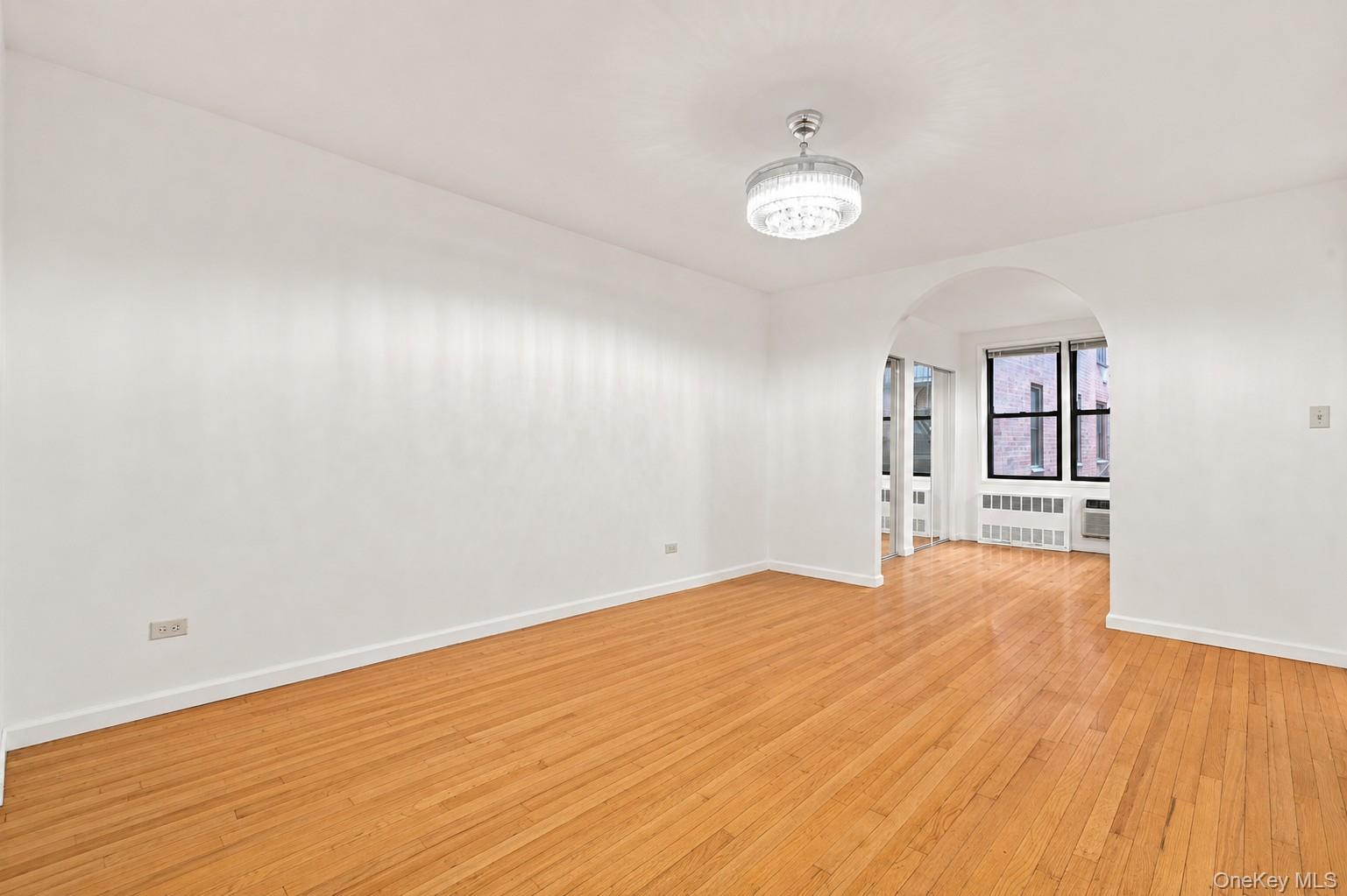 665 Thwaites Place 3a Property Photo 4