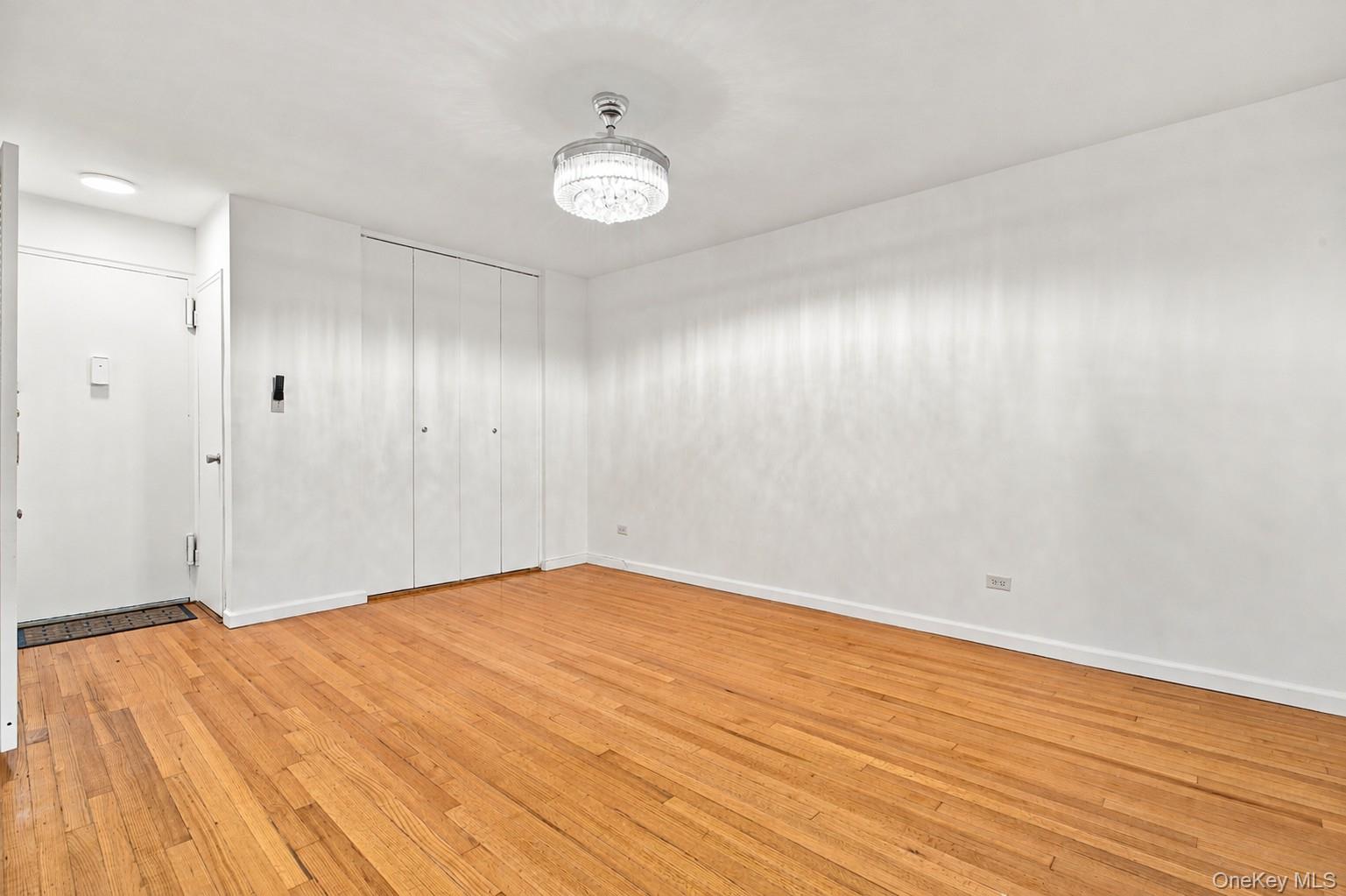 665 Thwaites Place 3a Property Photo 5