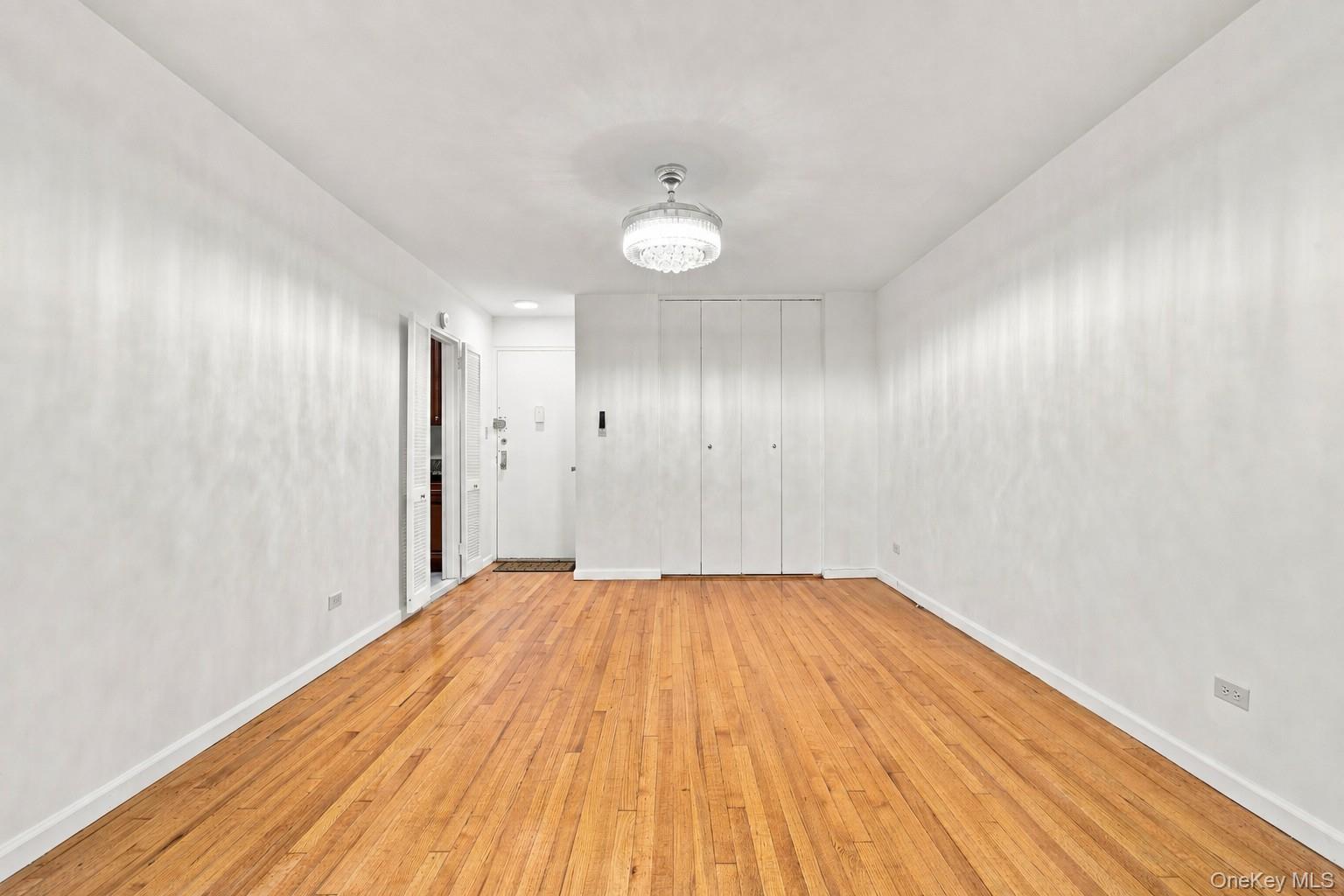 665 Thwaites Place 3a Property Photo 6