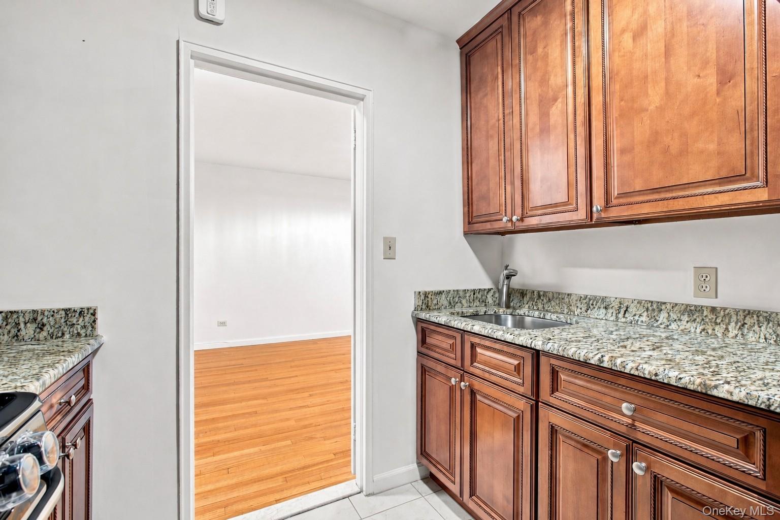 665 Thwaites Place 3a Property Photo 13