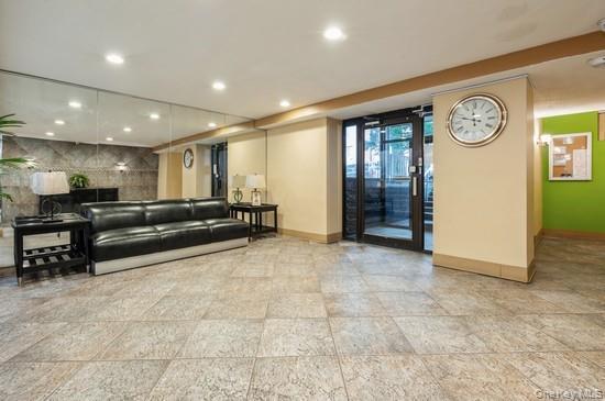 665 Thwaites Place 3a Property Photo 15