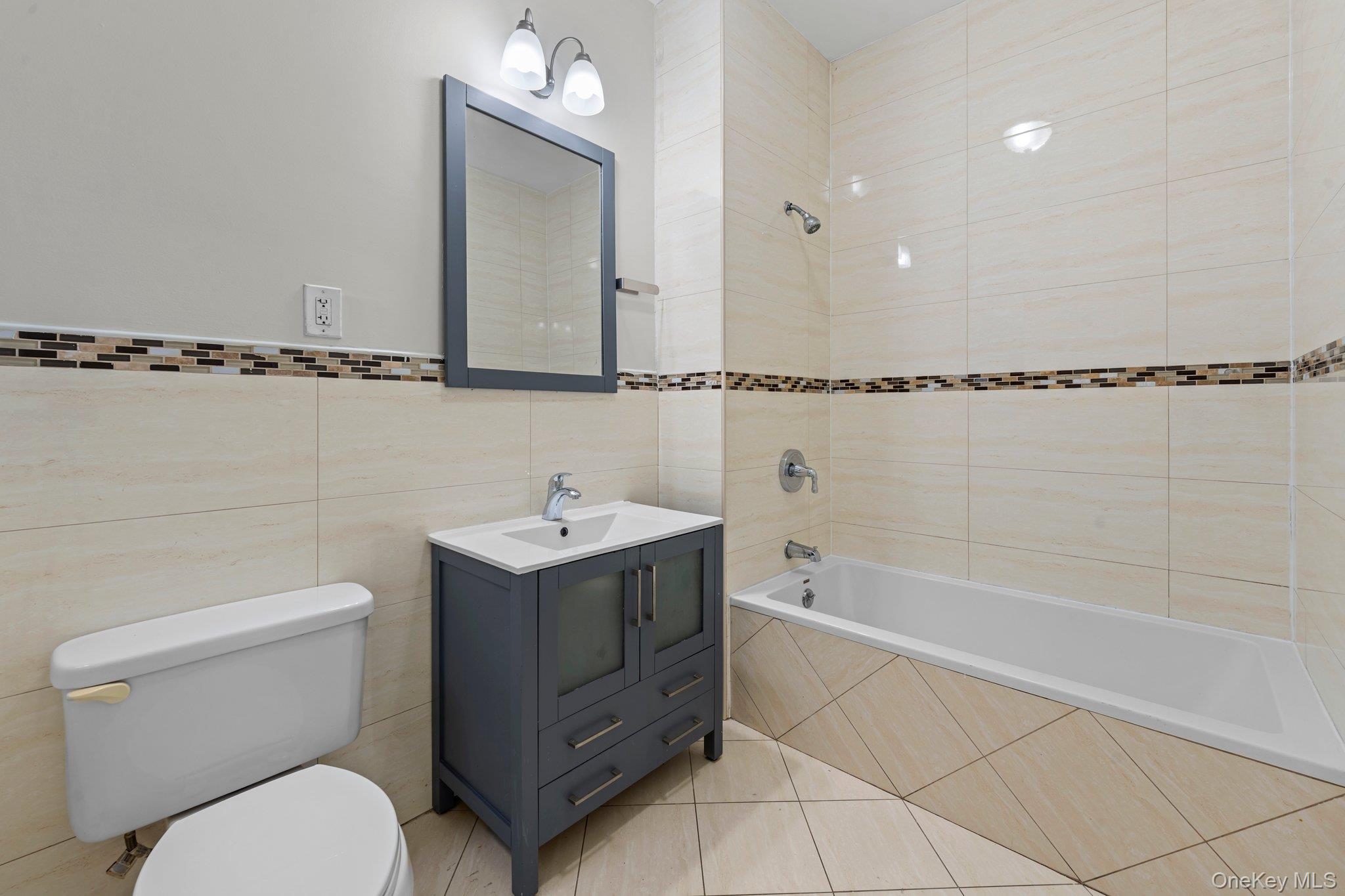 746 E 219th Street Property Photo 6