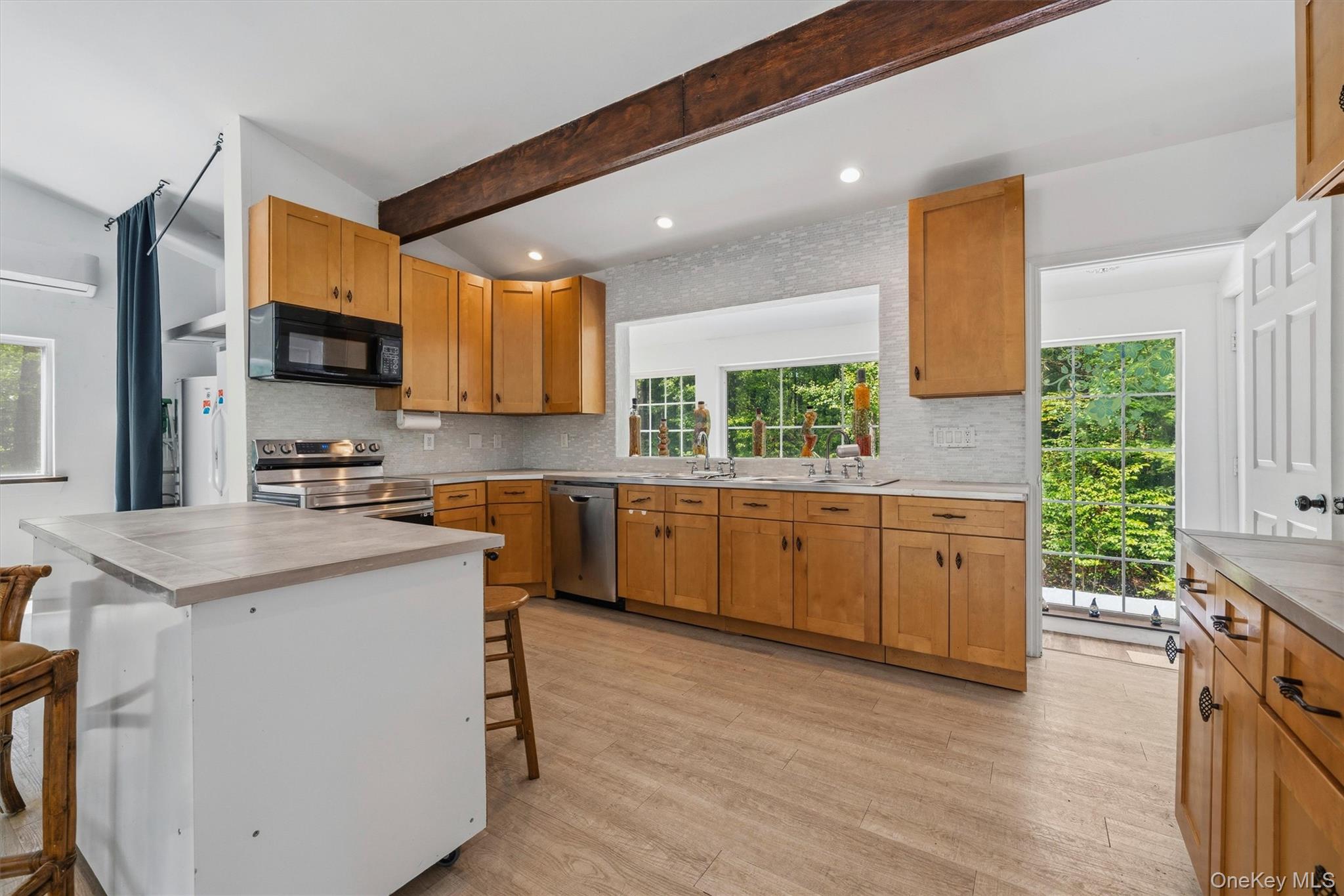985 Cold Spring Road Property Photo 14