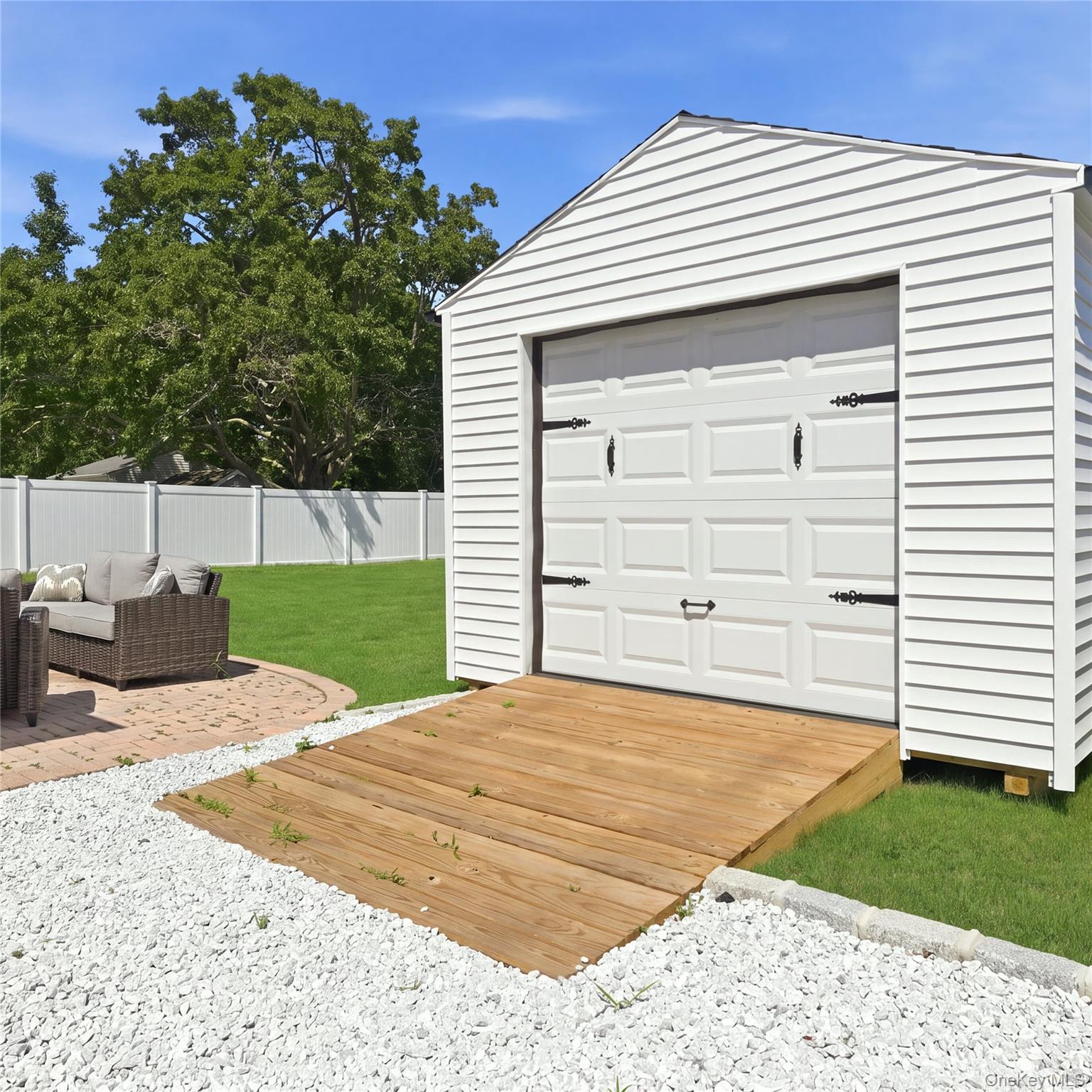 1363 Manatuck Boulevard Property Photo 21