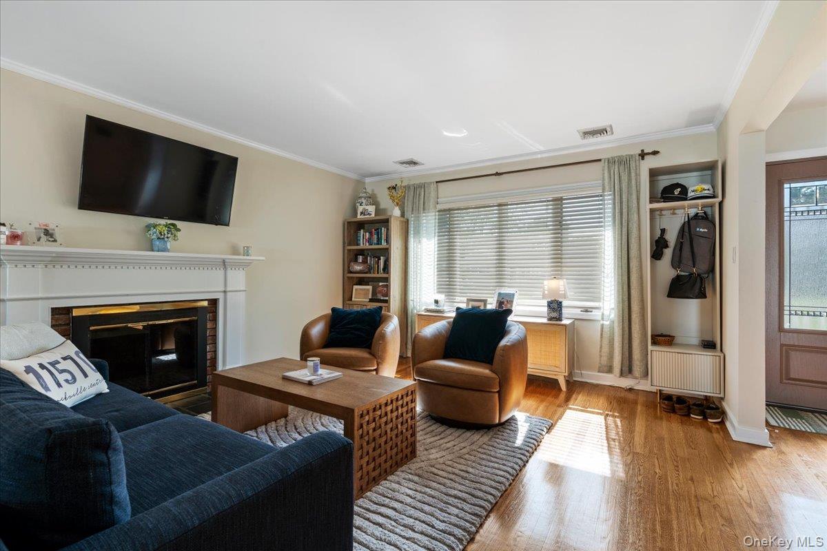 1321 Surrey Lane Property Photo 4