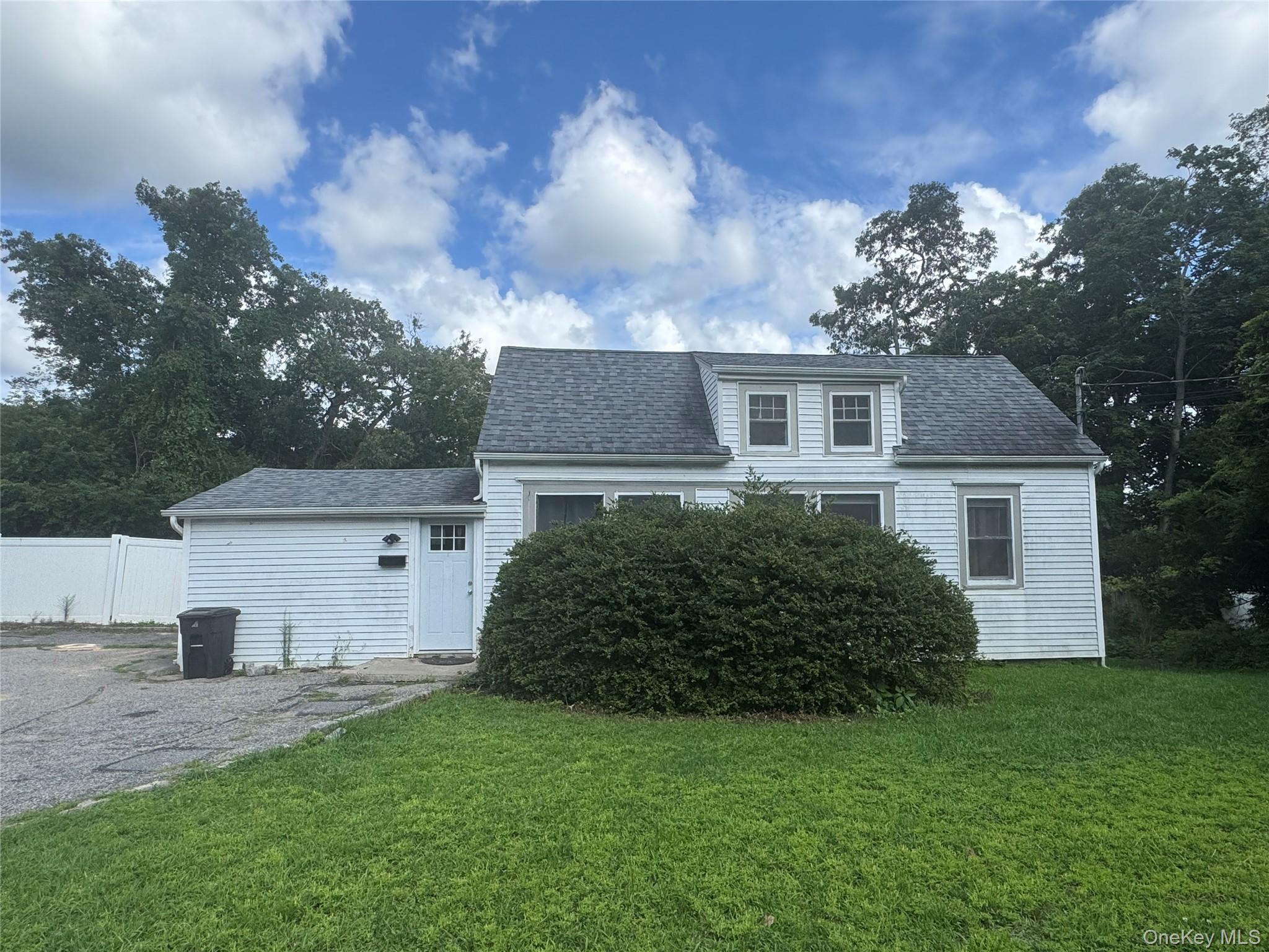 425 Landing Avenue Property Photo 1