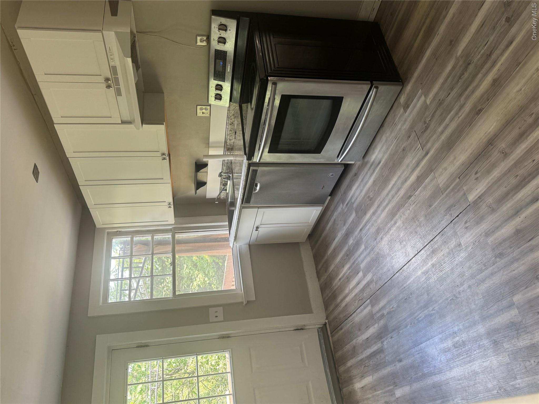 425 Landing Avenue Property Photo 6