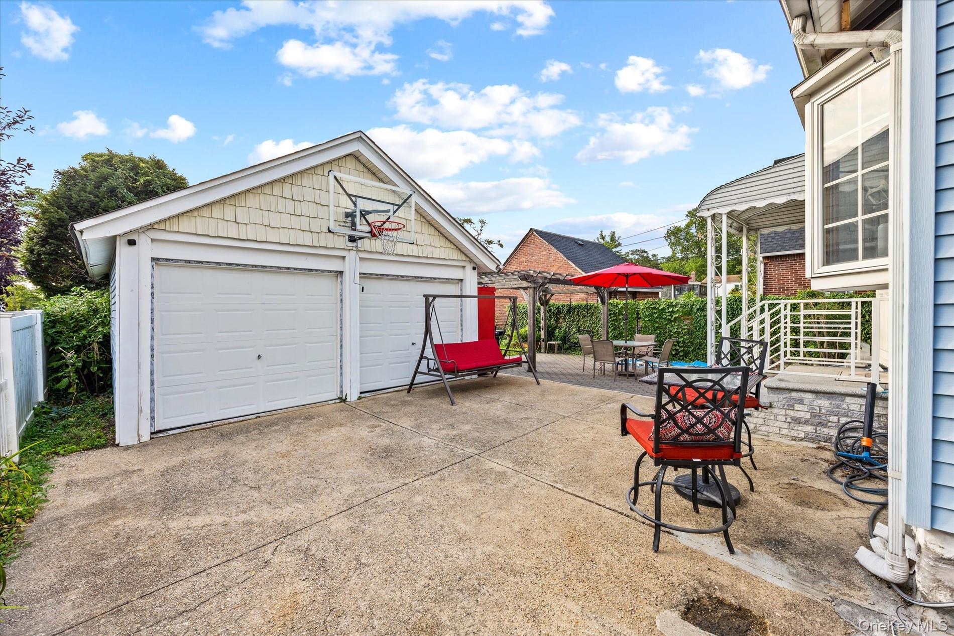 42 N Corona Avenue Property Photo 3