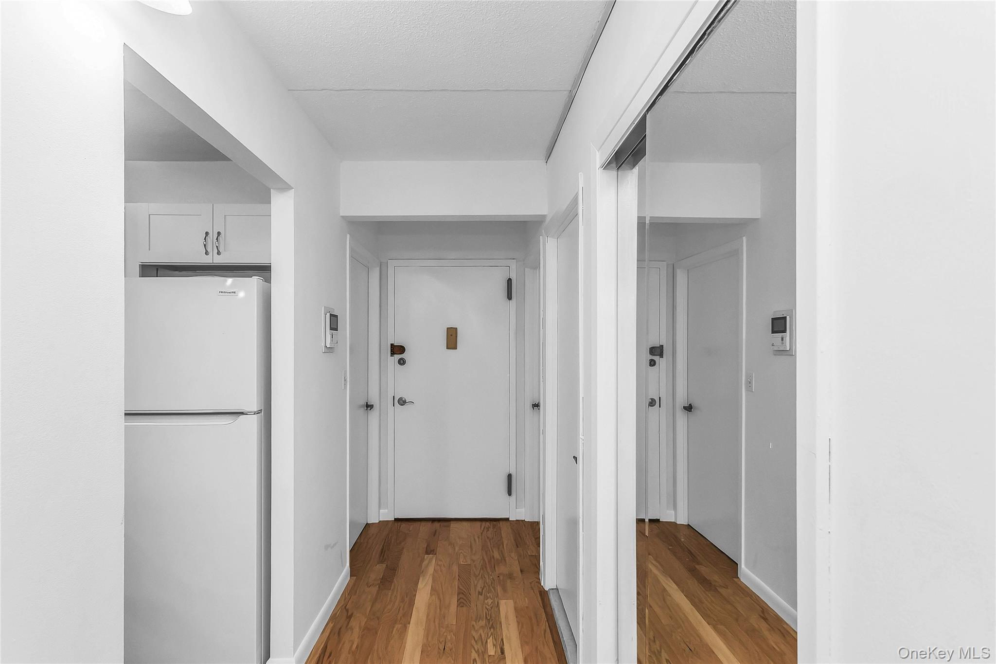 800 Willis Avenue 105 Property Photo 3