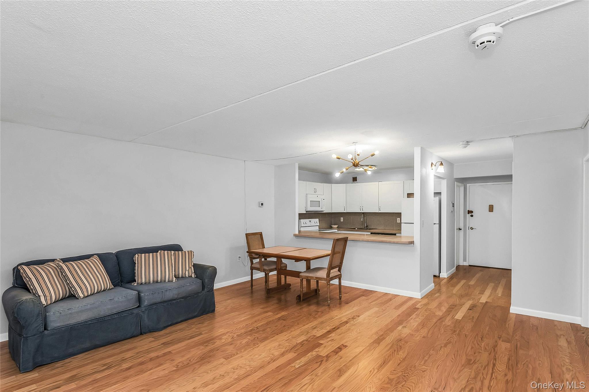 800 Willis Avenue 105 Property Photo 5