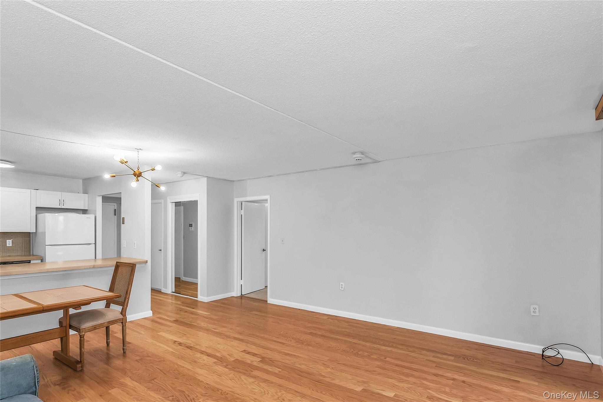 800 Willis Avenue 105 Property Photo 6
