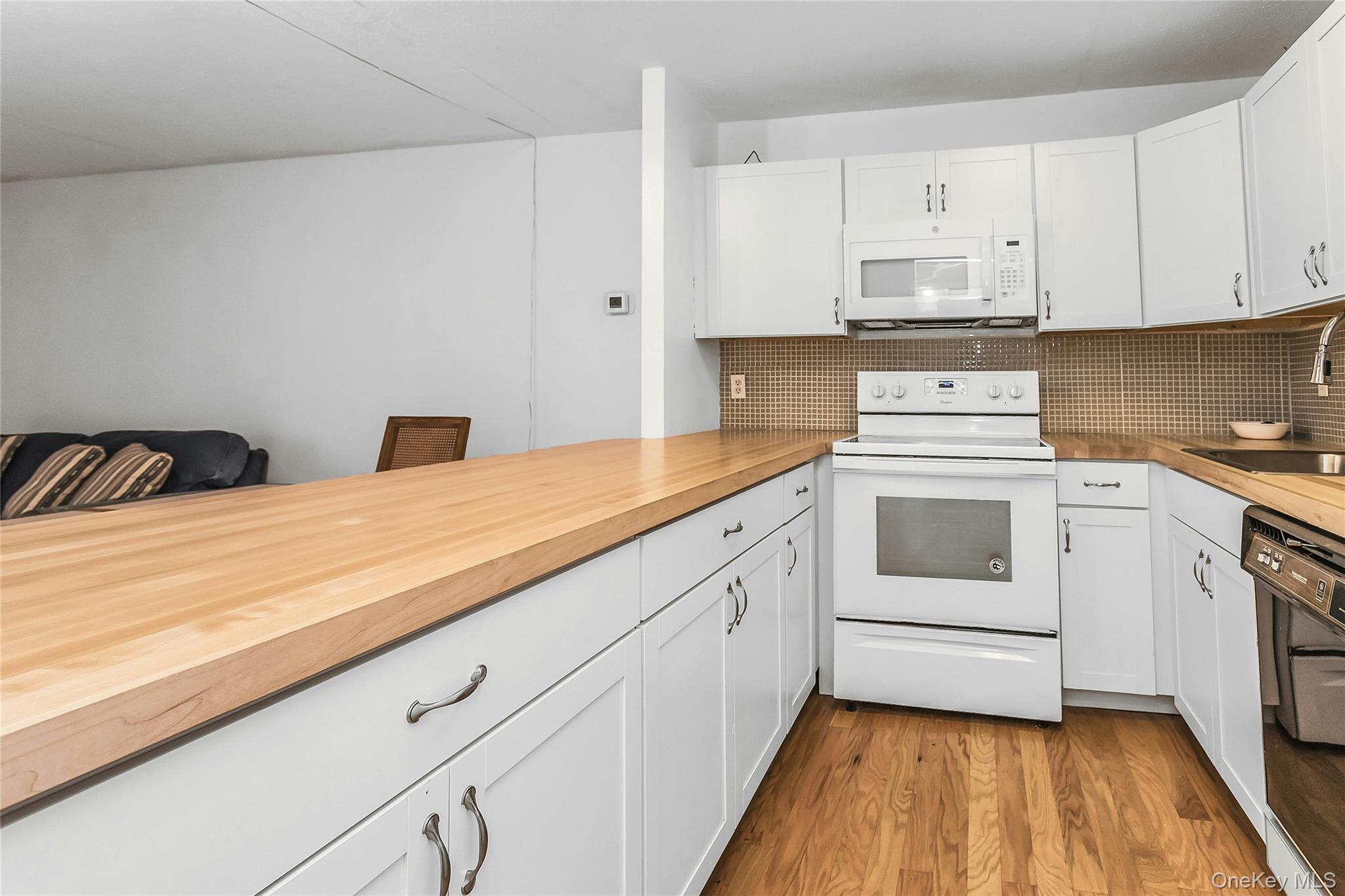 800 Willis Avenue 105 Property Photo 7