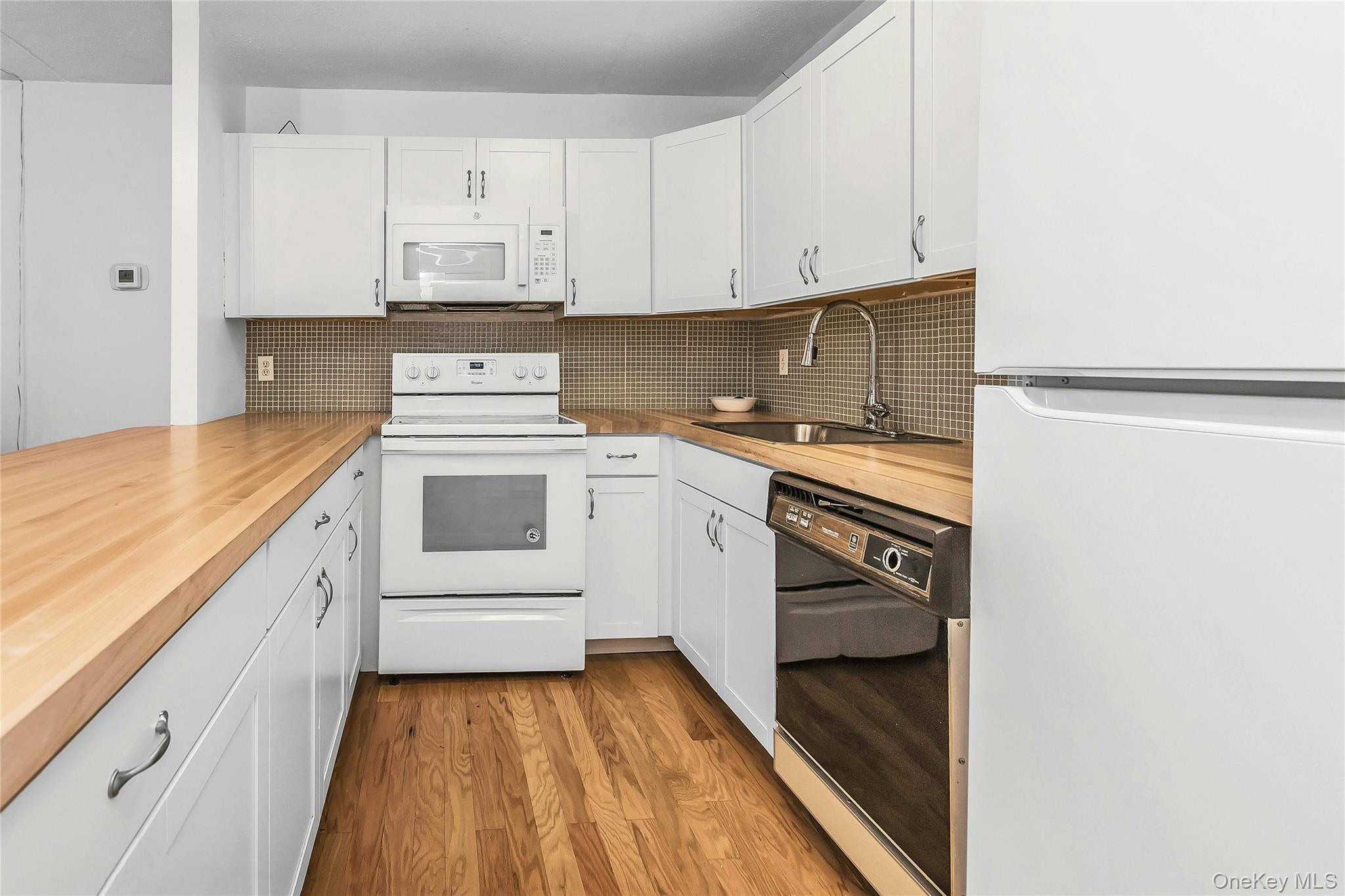 800 Willis Avenue 105 Property Photo 8