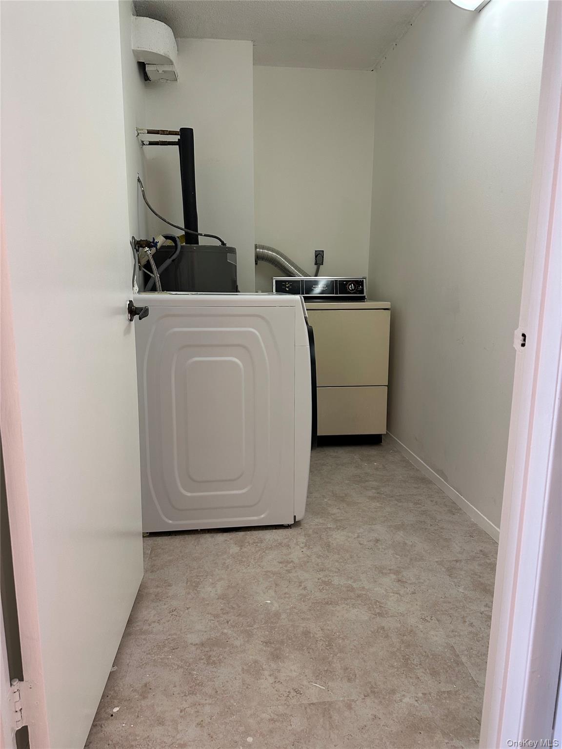 800 Willis Avenue 105 Property Photo 17