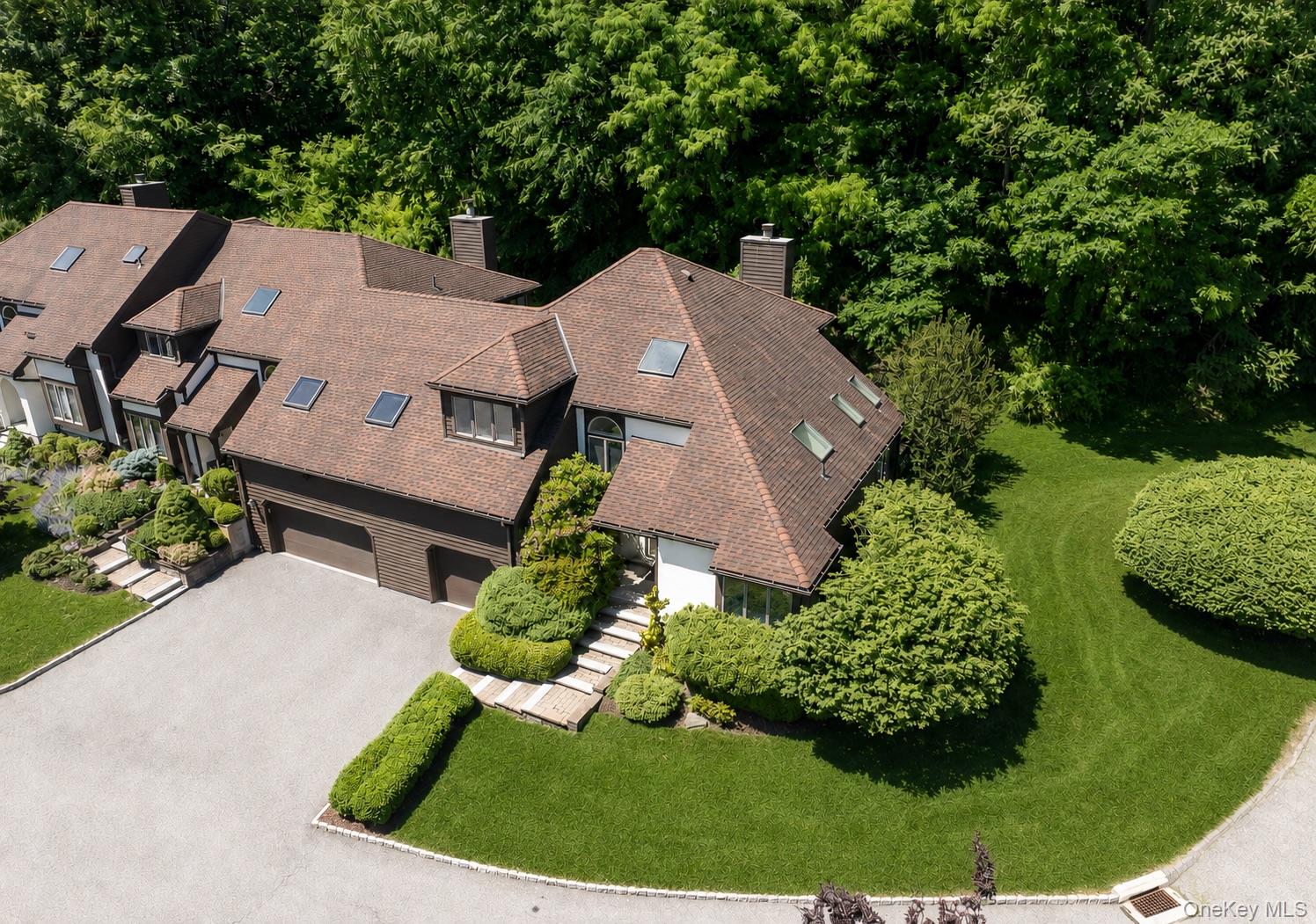 31 Cotswold Drive Property Photo 1