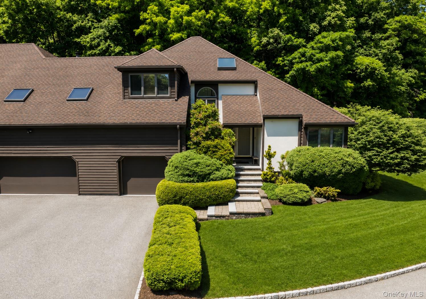 31 Cotswold Drive Property Photo 2