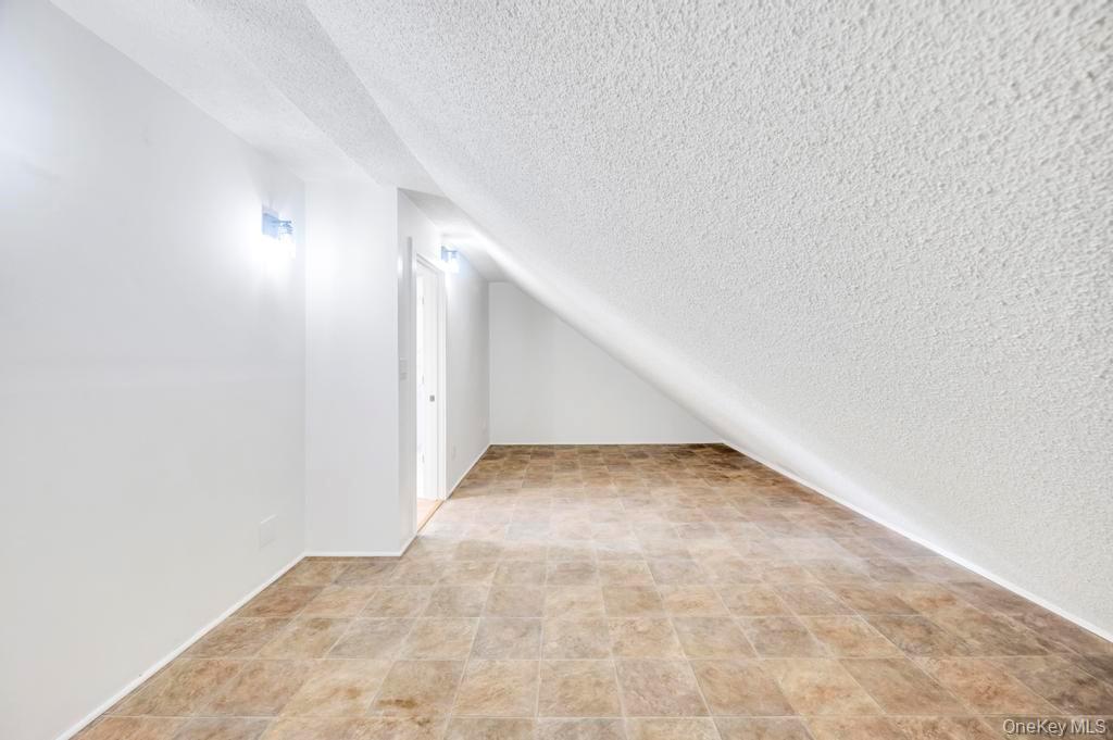 6 Amesworth Court Property Photo 17