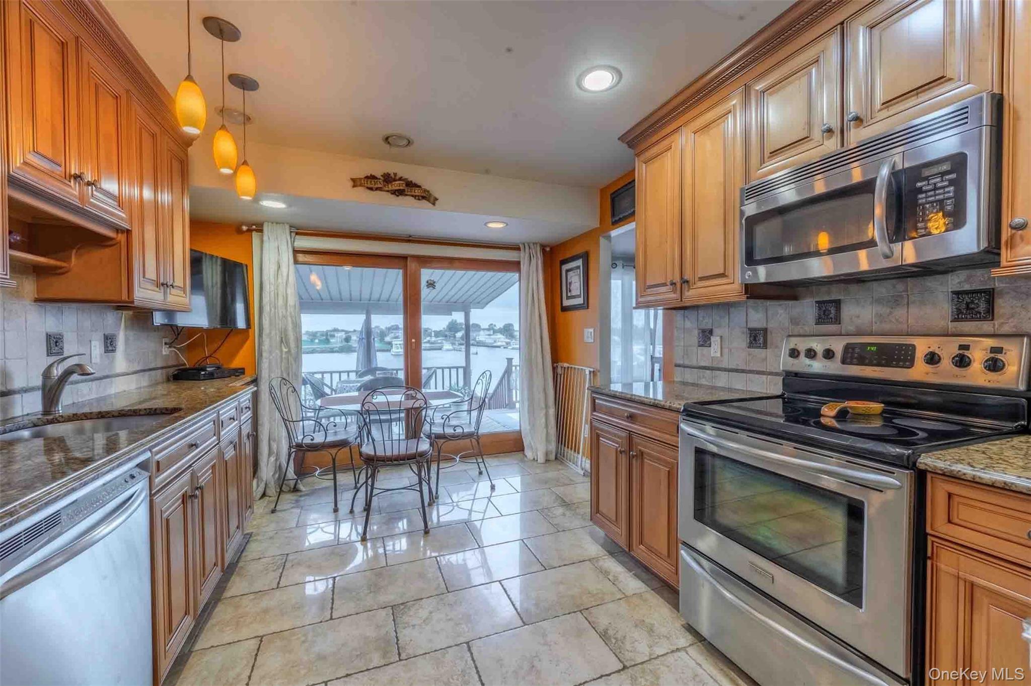 3232 Ocean Harbor Drive Property Photo 7