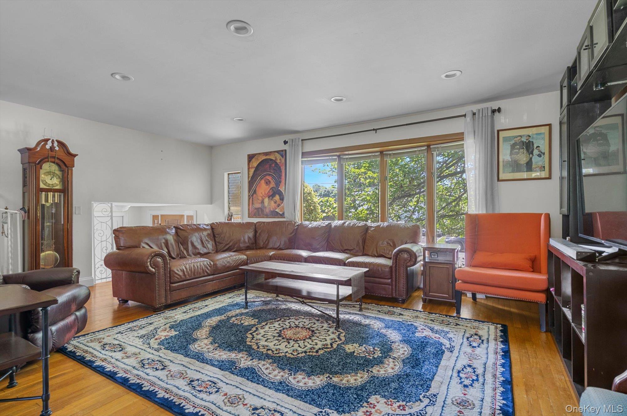 430 Violet Street Property Photo 5