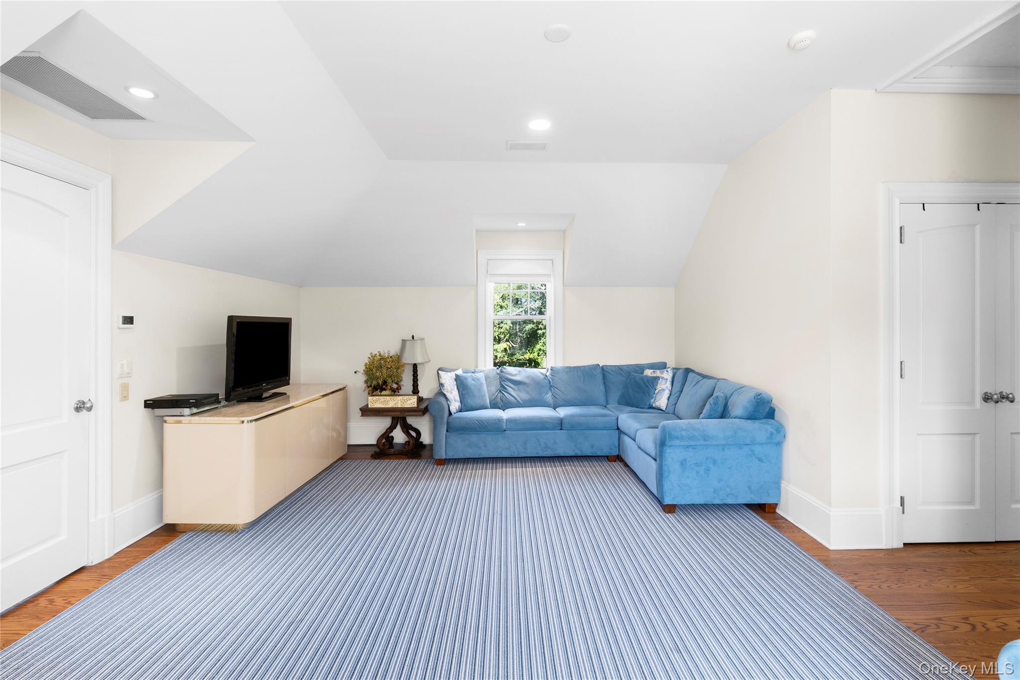 19 Jagger Lane Property Photo 15