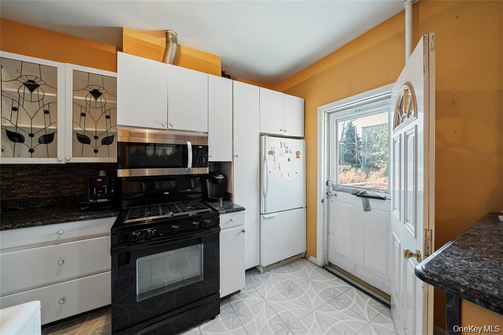 2015 Himrod Street Property Photo 3