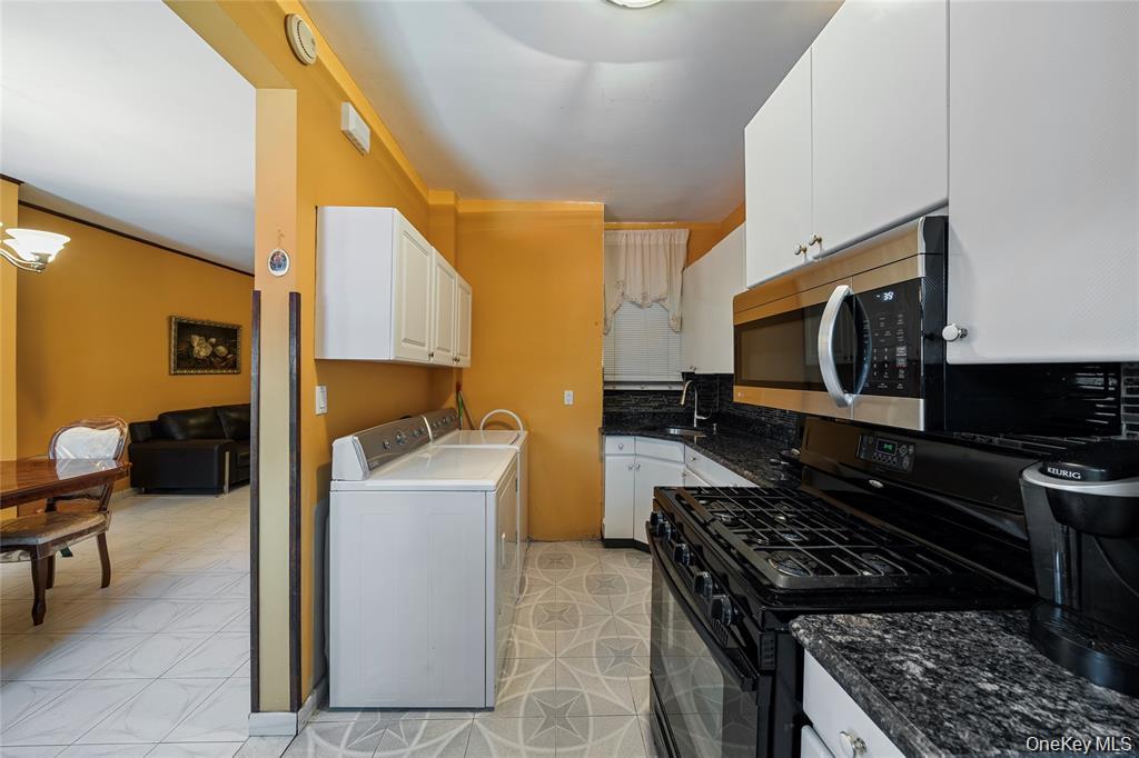 2015 Himrod Street Property Photo 4