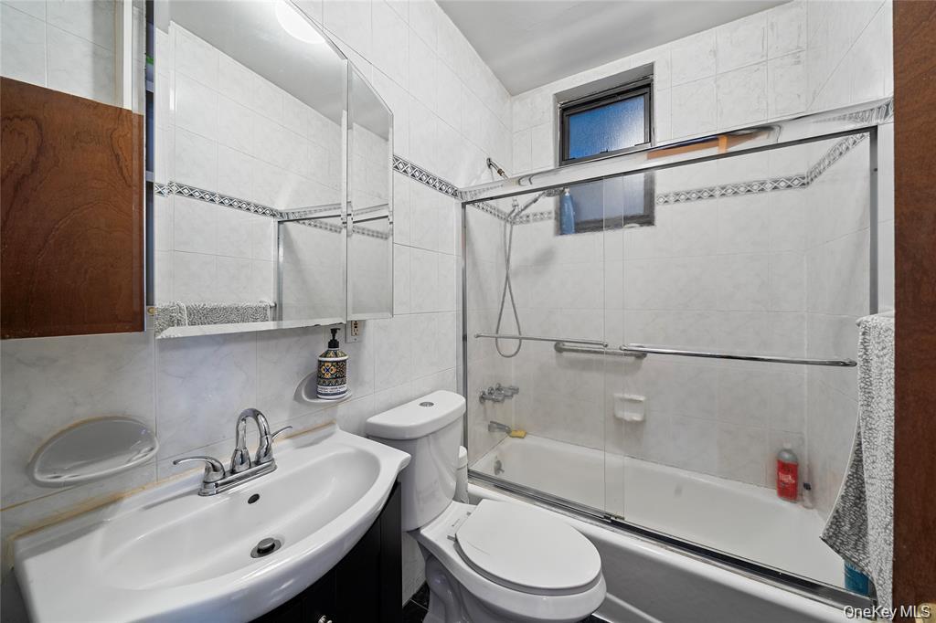 2015 Himrod Street Property Photo 5