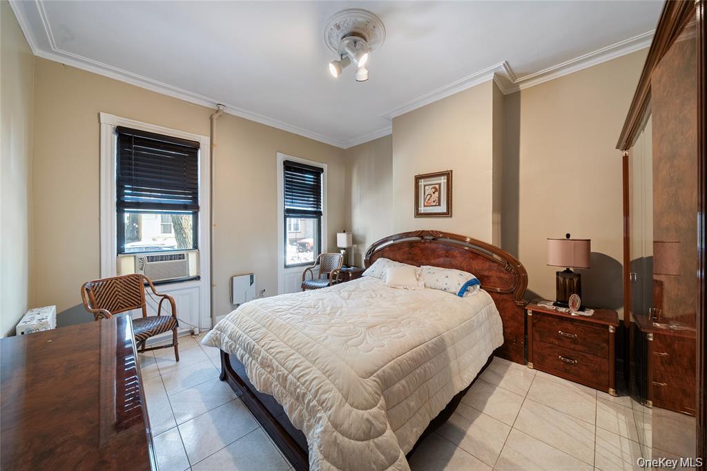 2015 Himrod Street Property Photo 9
