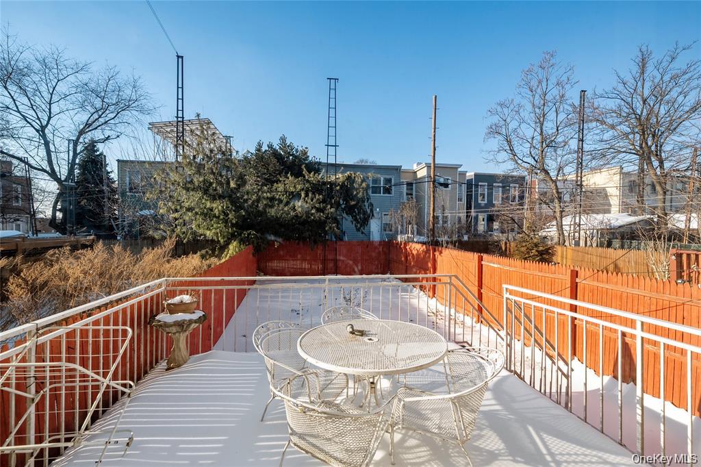2015 Himrod Street Property Photo 10