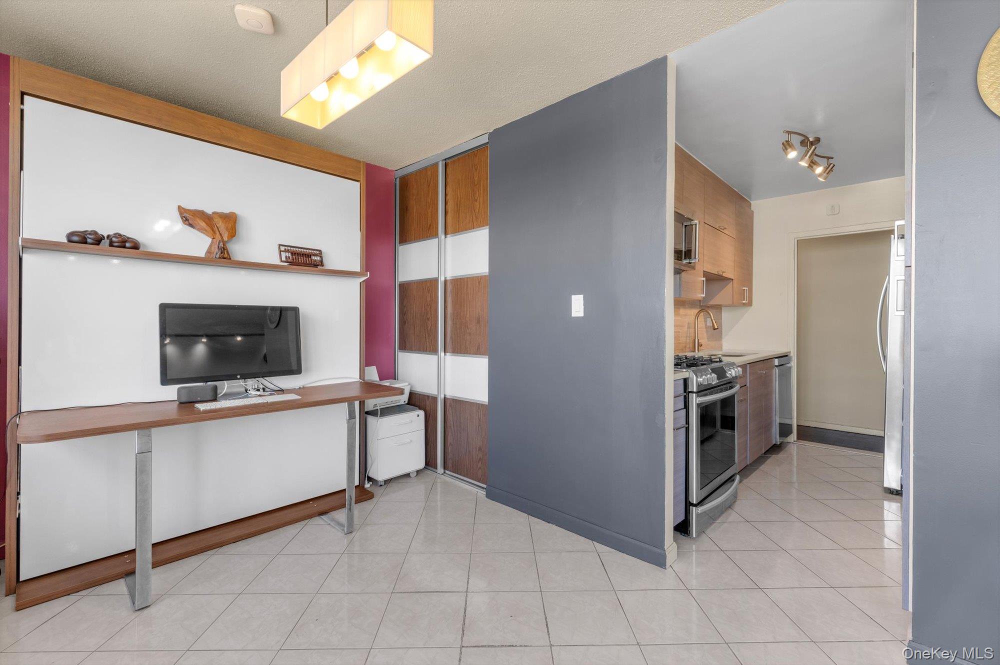 125-10 Queens Boulevard 911 Property Photo 8