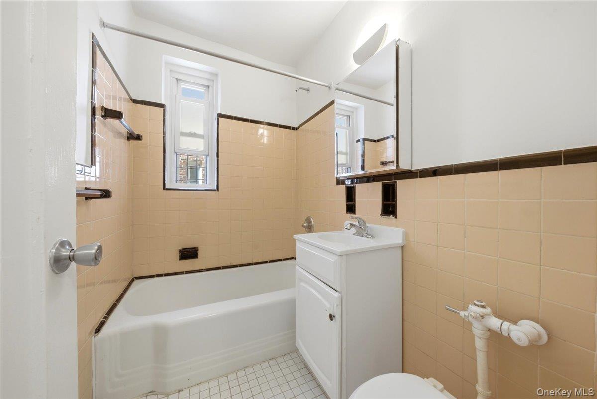 2080 Barnes Avenue 2d Property Photo 11