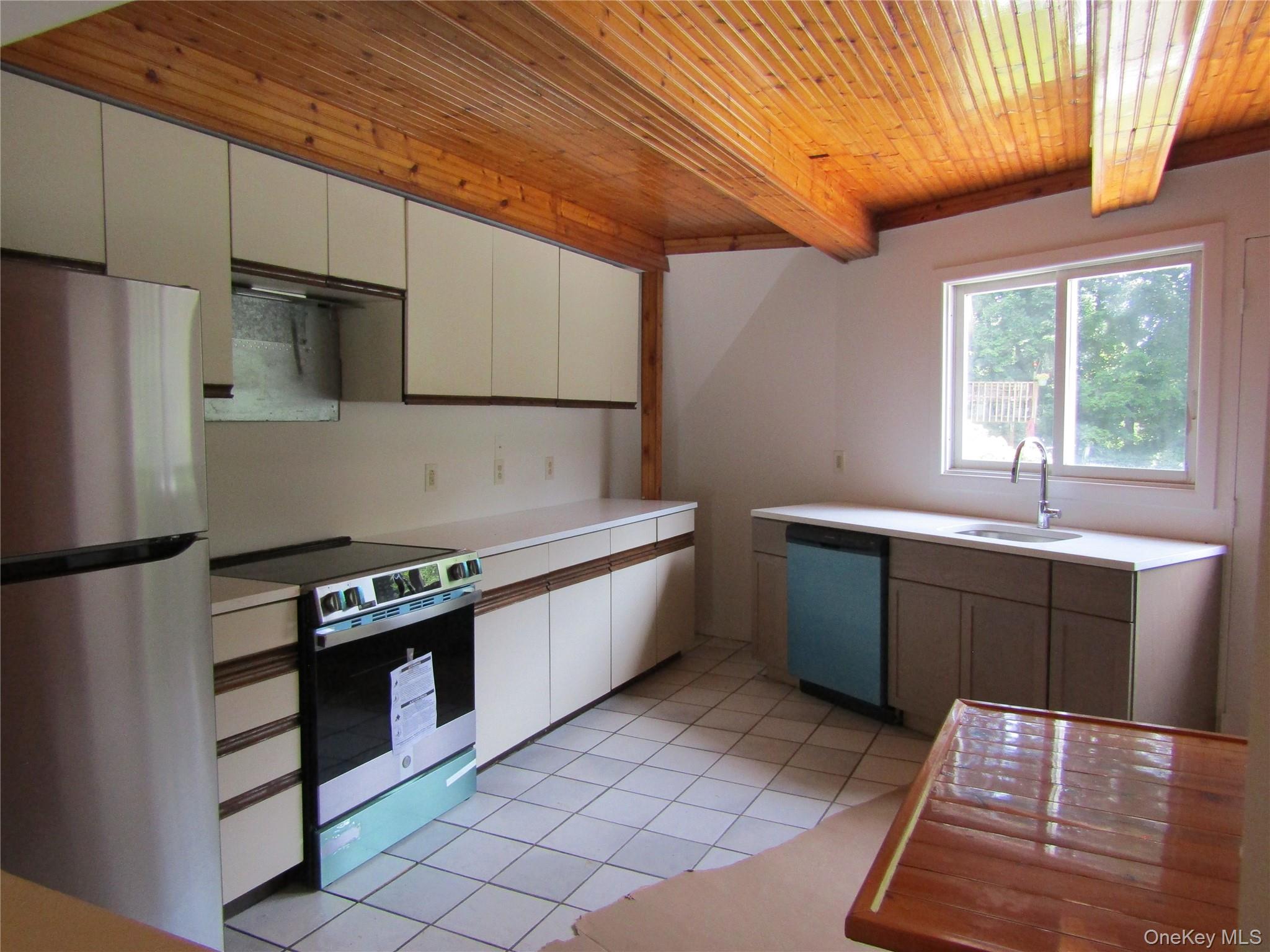 374 Sprout Brook Road Property Photo 8