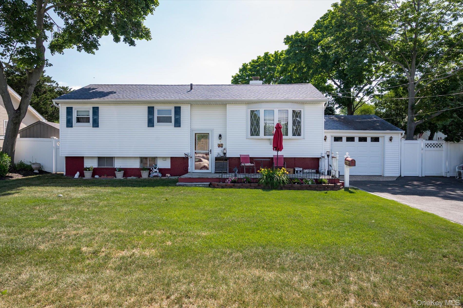 2707 Gull Avenue Property Photo 1